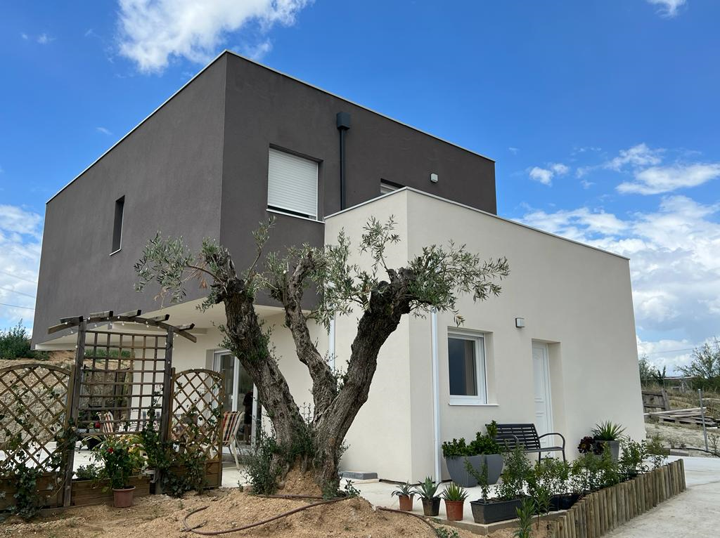 Casa Moderna Cúbica 204 m²