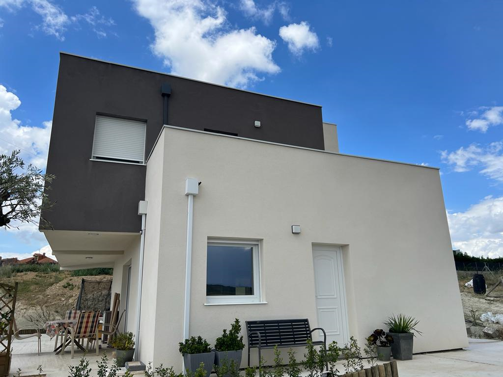 Casa Moderna Cúbica 204 m²
